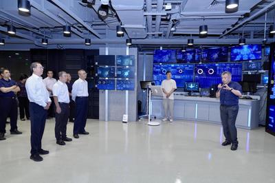 校党委理论中心组赴奇安信开展人工智能实践研学 探索网络技术研发与服务新路径